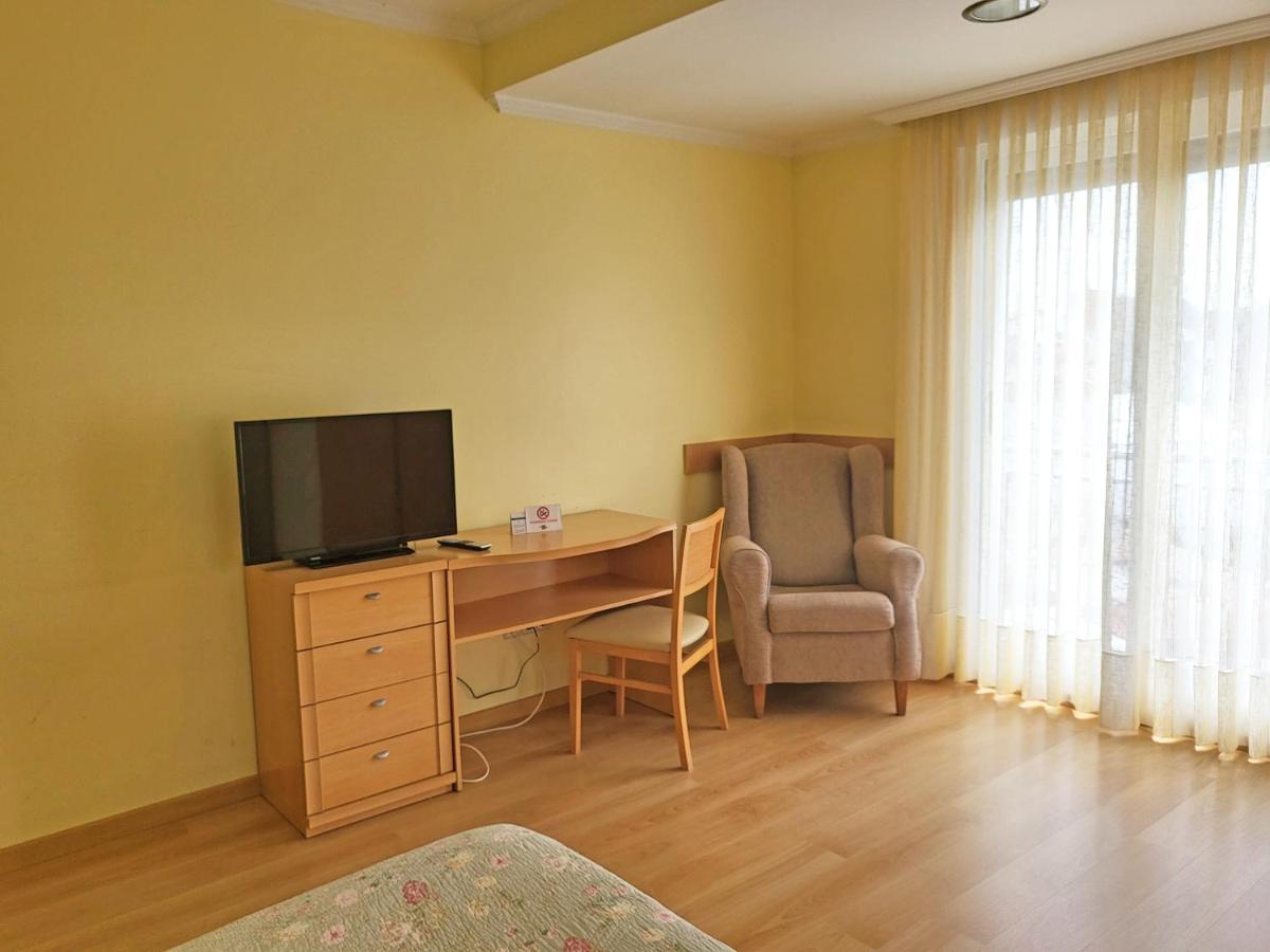 Hotel Villa Juanita O Grove Buitenkant foto
